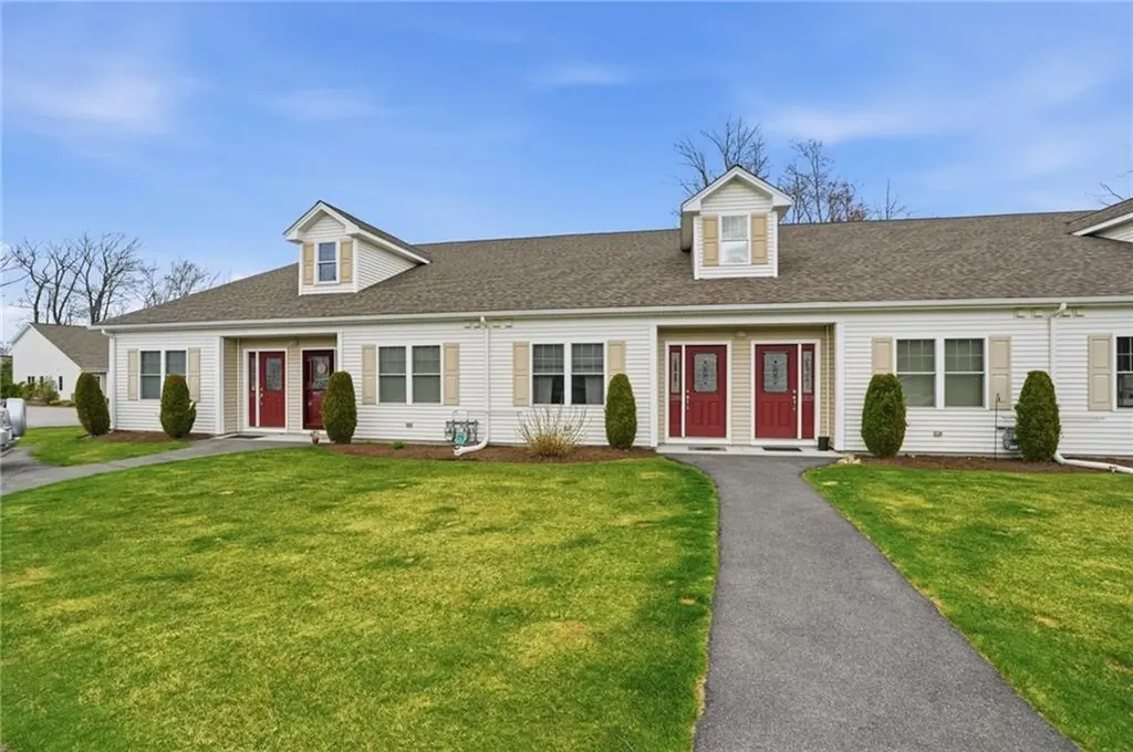 12 Gray Coach Lane Cranston RI 02921