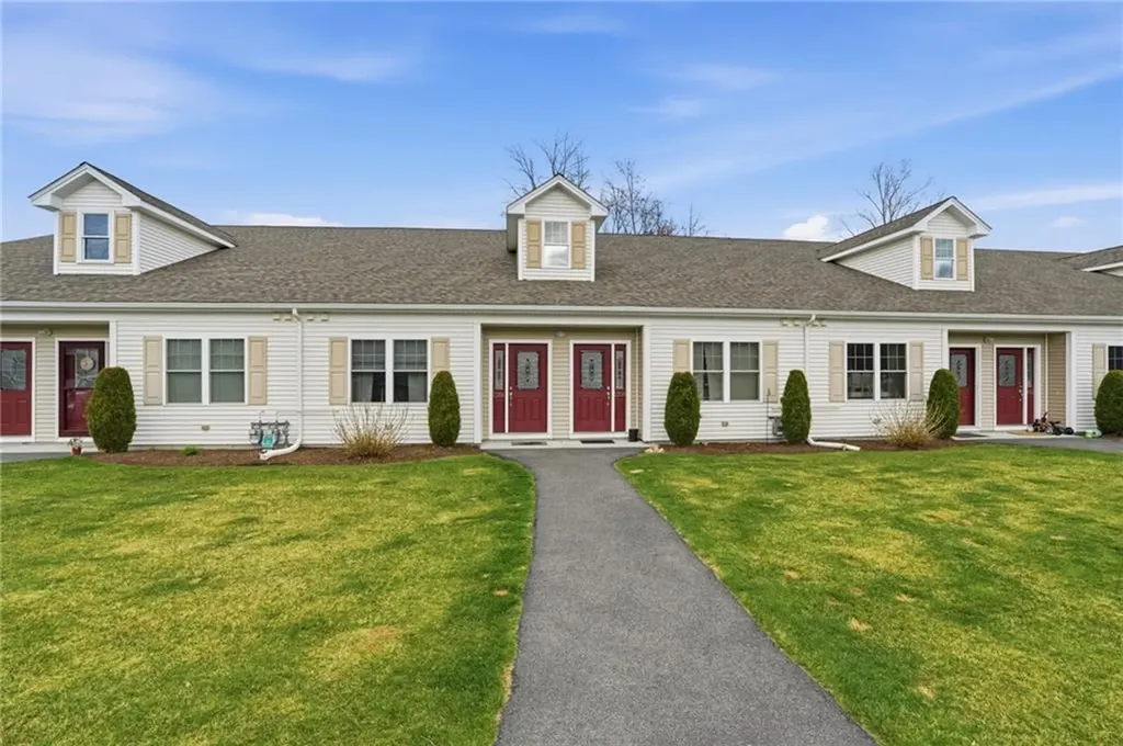 12 Gray Coach Lane Cranston RI 02921