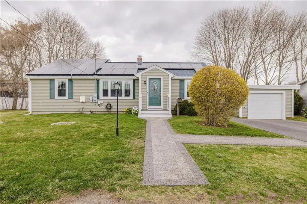 72 Beardsworth Road Tiverton RI 02878