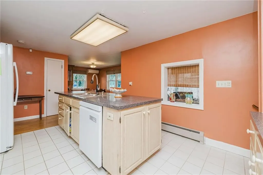 72 Beardsworth Road Tiverton RI 02878