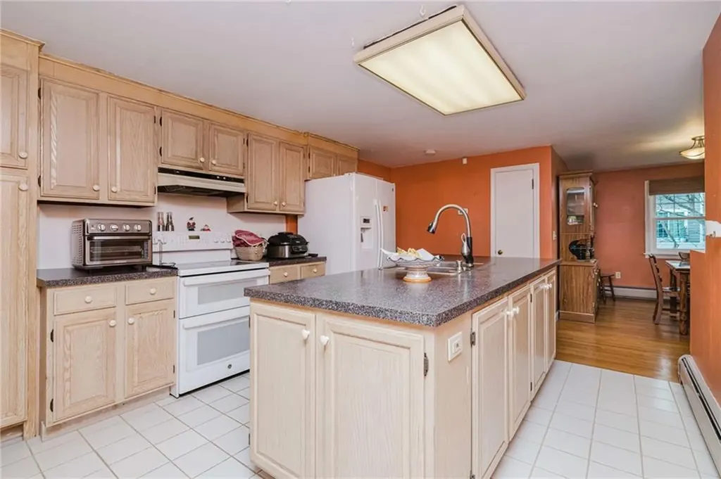 72 Beardsworth Road Tiverton RI 02878