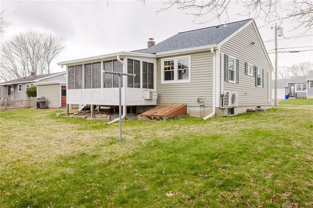 72 Beardsworth Road Tiverton RI 02878