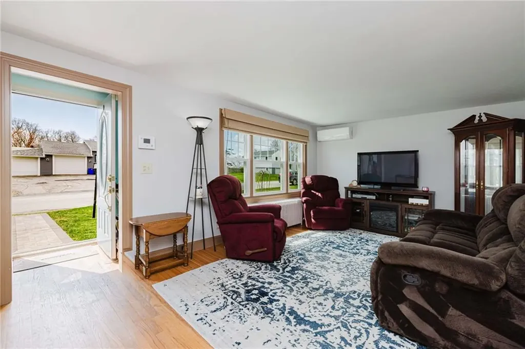 72 Beardsworth Road Tiverton RI 02878