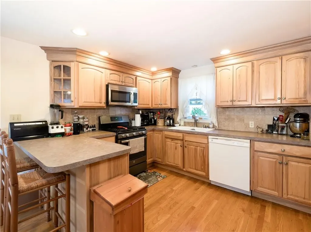 48 Colvintown Road Coventry RI 02816