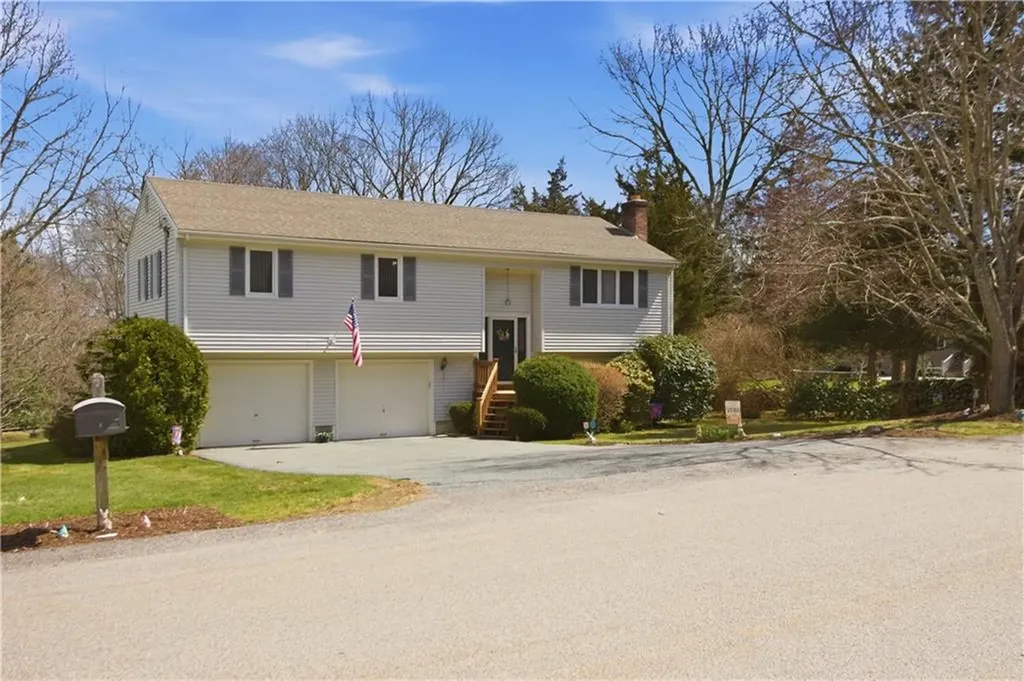 8 Birchwood Drive Bristol RI 02809