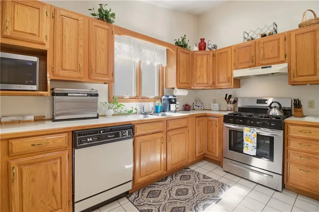 8 Birchwood Drive Bristol RI 02809