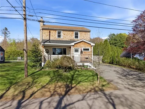 18 Loring Road Bristol RI 02809