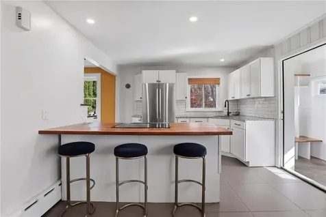 18 Loring Road Bristol RI 02809