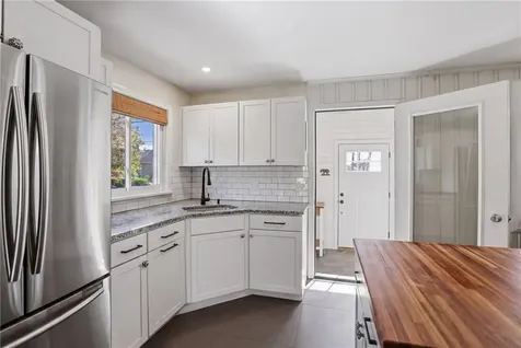 18 Loring Road Bristol RI 02809