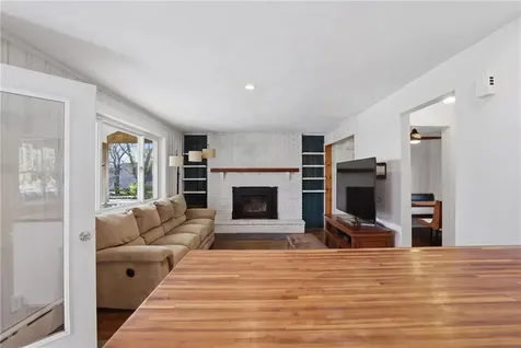 18 Loring Road Bristol RI 02809