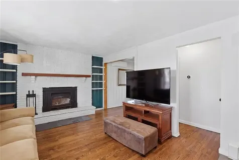 18 Loring Road Bristol RI 02809