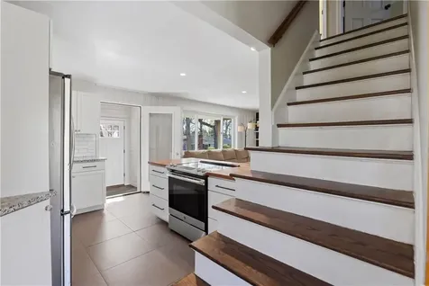 18 Loring Road Bristol RI 02809