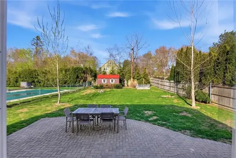 18 Loring Road Bristol RI 02809