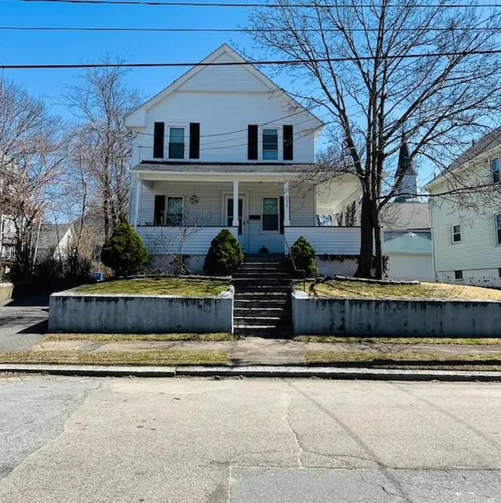 252 Greenwood Street Cranston RI 02910