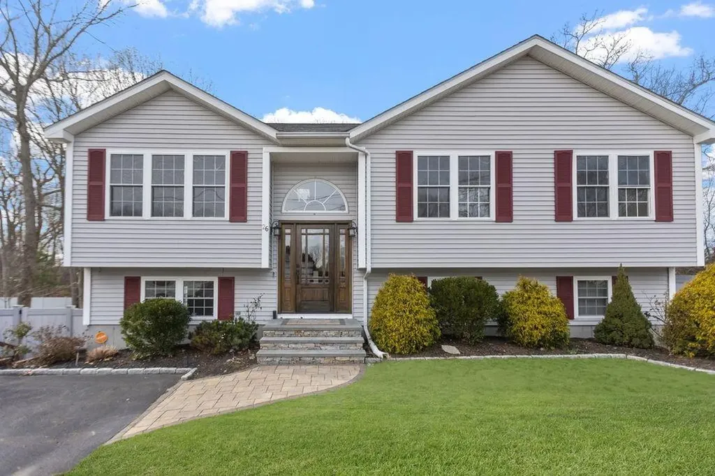 26 Setian Lane West Warwick RI 02893