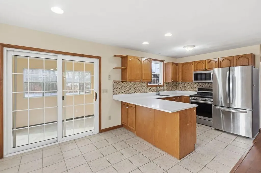 26 Setian Lane West Warwick RI 02893