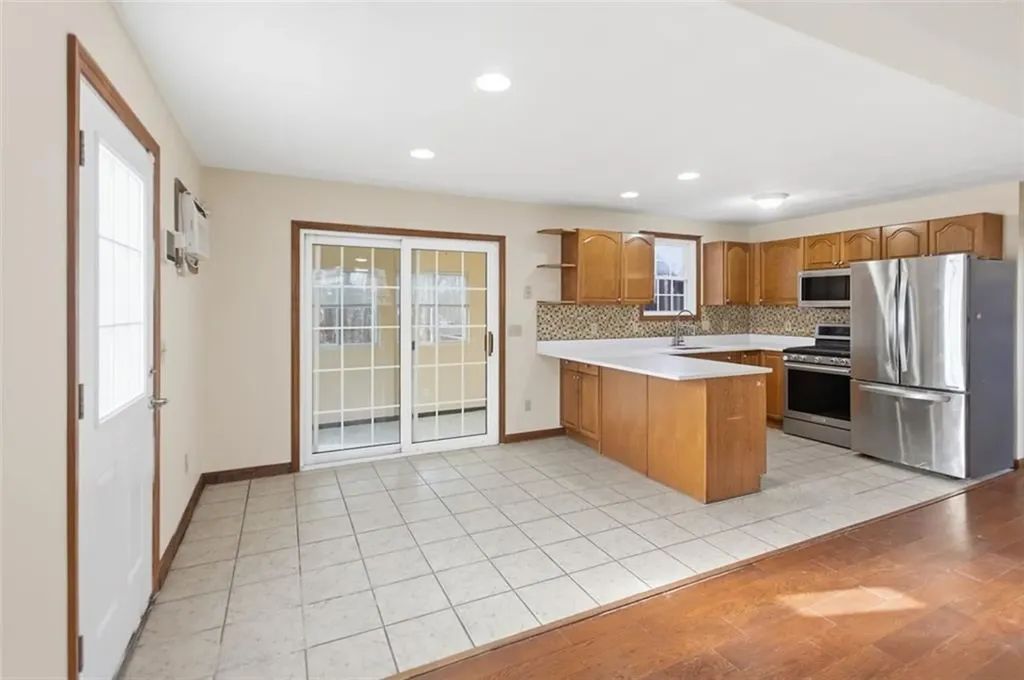 26 Setian Lane West Warwick RI 02893