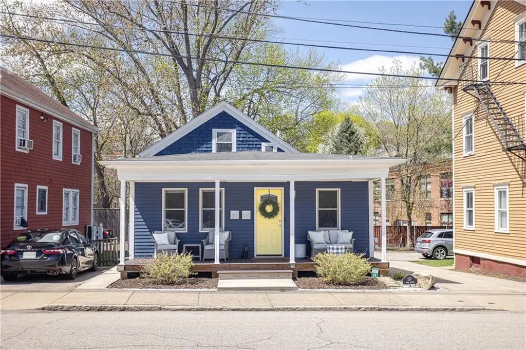 157 Duke Street East Greenwich RI 02818