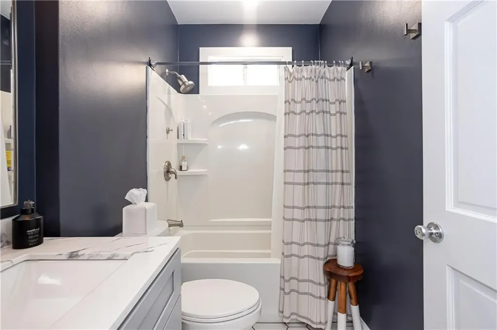 157 Duke Street East Greenwich RI 02818