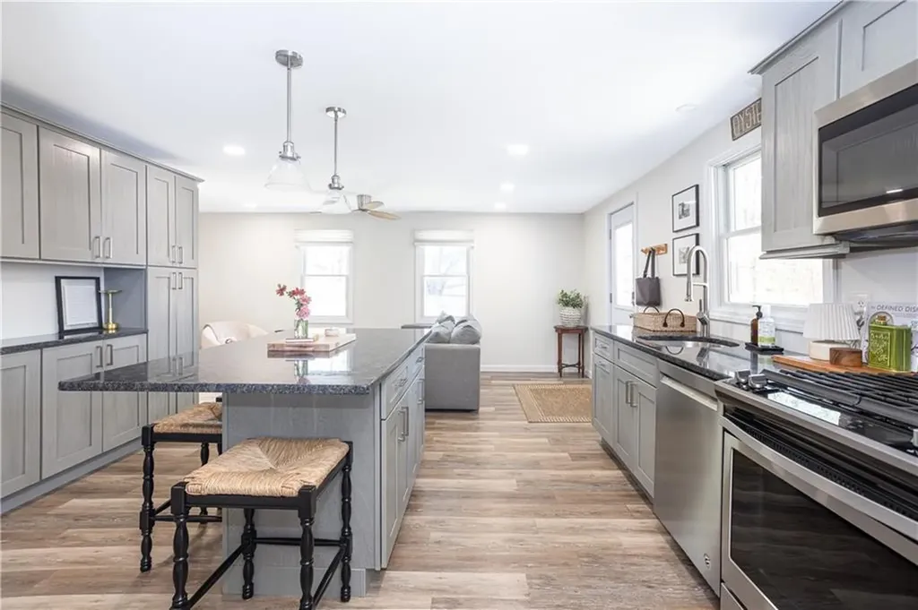 157 Duke Street East Greenwich RI 02818