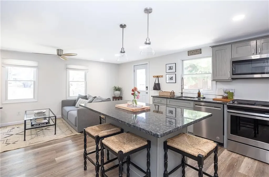 157 Duke Street East Greenwich RI 02818
