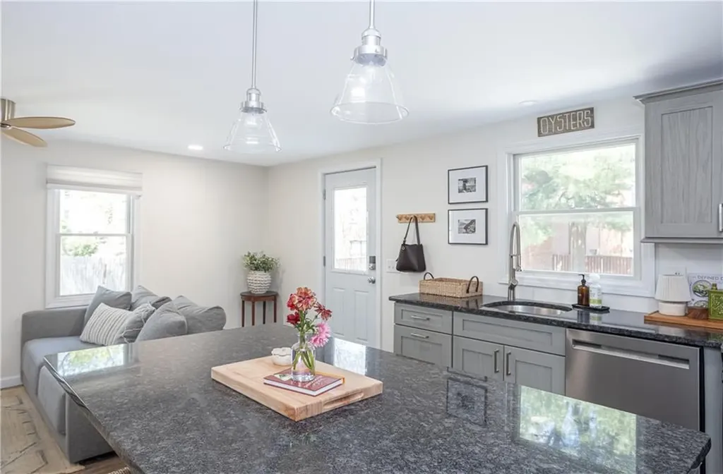 157 Duke Street East Greenwich RI 02818