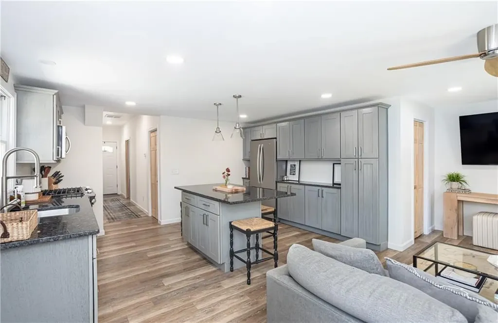 157 Duke Street East Greenwich RI 02818