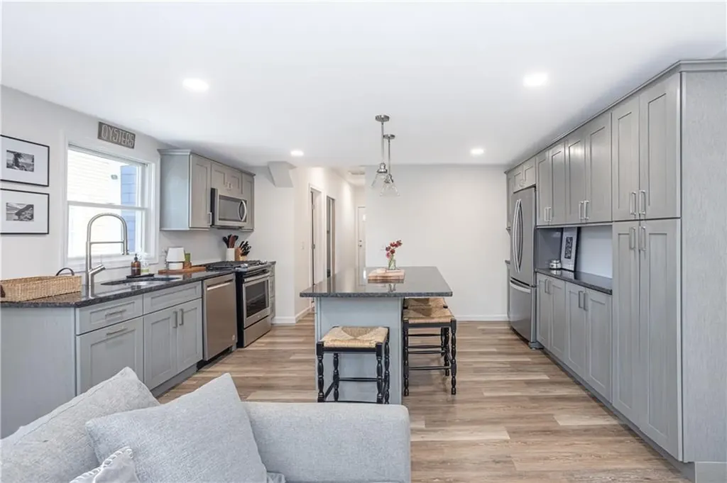 157 Duke Street East Greenwich RI 02818