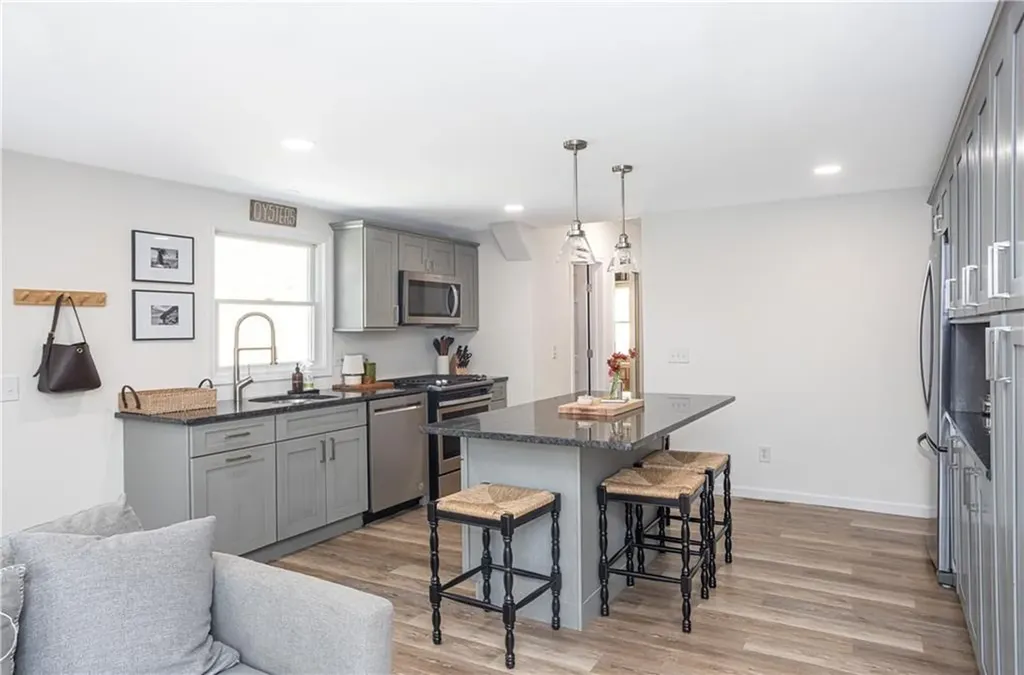 157 Duke Street East Greenwich RI 02818