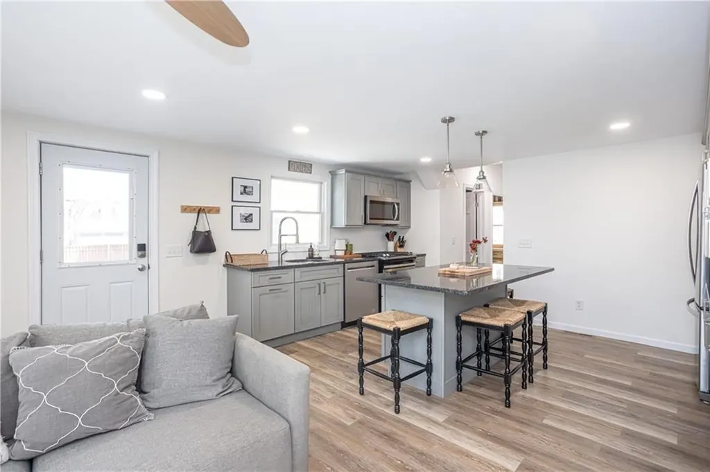 157 Duke Street East Greenwich RI 02818