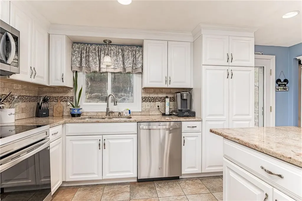 18 Elizabeth Ann Drive Johnston RI 02919