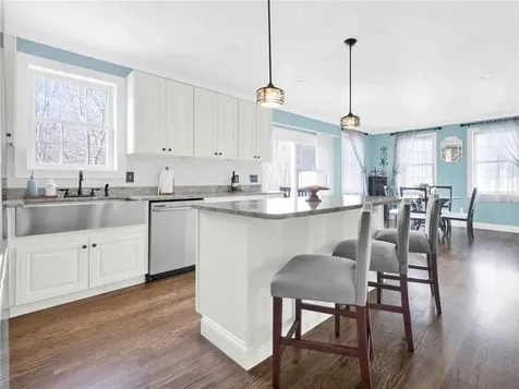 31 Plantation Drive Tiverton RI 02878