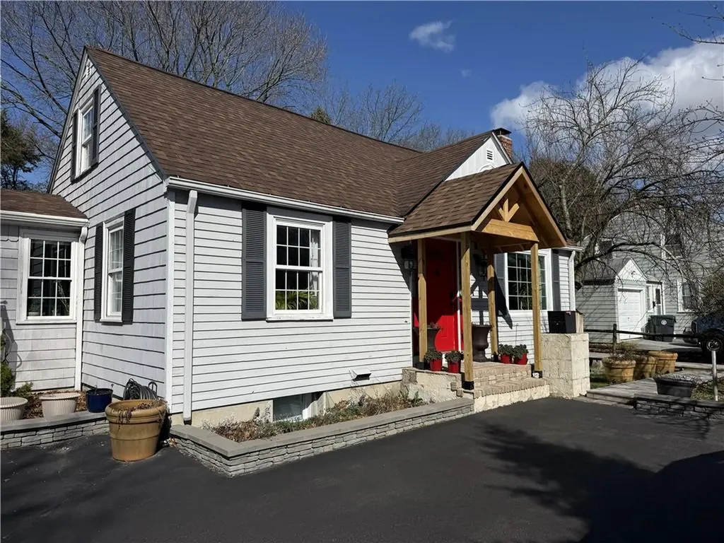 207 Main Avenue Warwick RI 02886