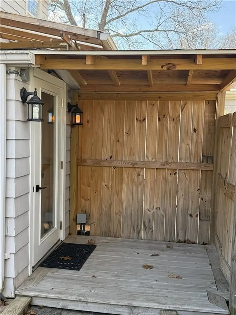 207 Main Avenue Warwick RI 02886