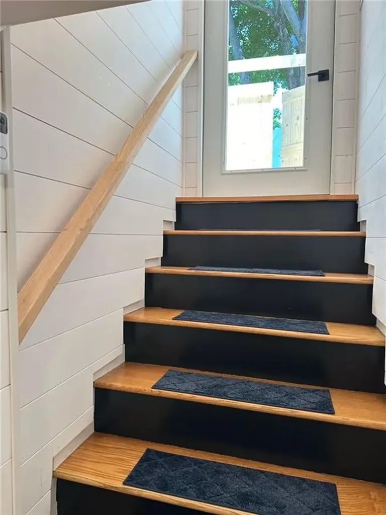 207 Main Avenue Warwick RI 02886