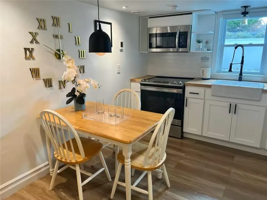 207 Main Avenue Warwick RI 02886