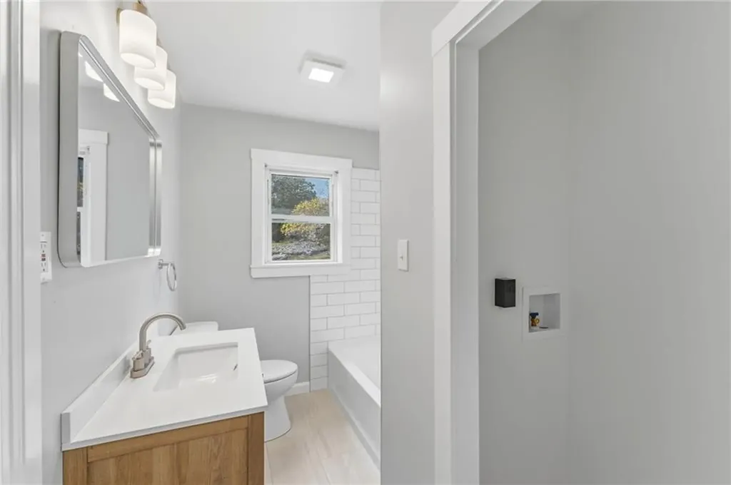 175 Oakland Avenue Cranston RI 02910