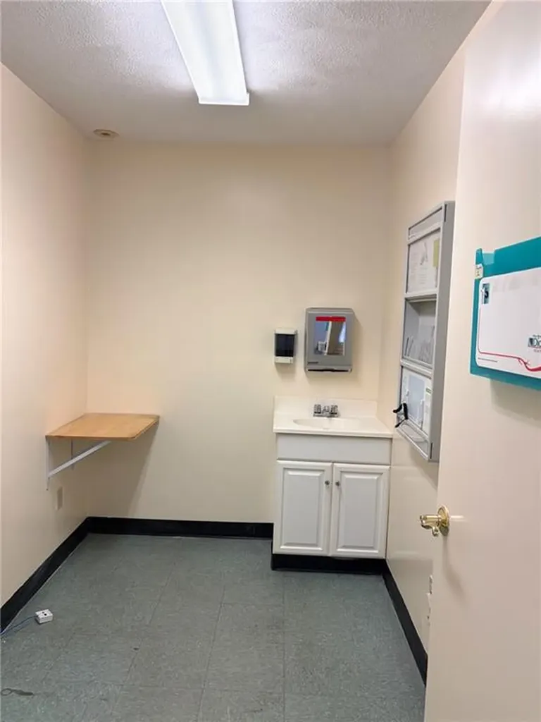 1302 Elmwood Avenue Cranston RI 02910