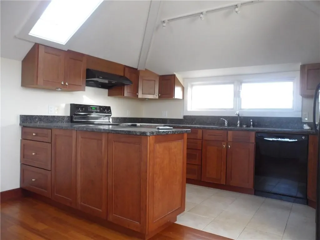 22 Mount Vernon Street Newport RI 02840