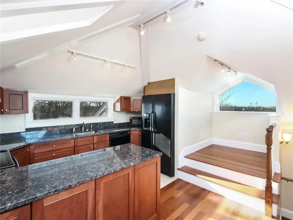 22 Mount Vernon Street Newport RI 02840