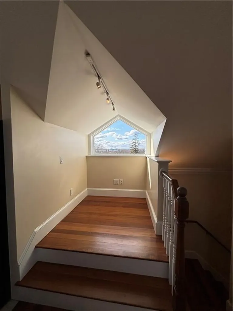 22 Mount Vernon Street Newport RI 02840