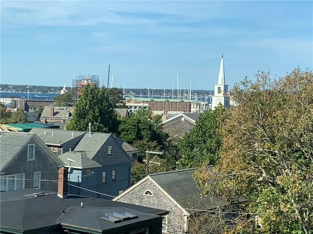 22 Mount Vernon Street Newport RI 02840