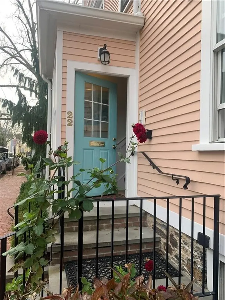 22 Mount Vernon Street Newport RI 02840