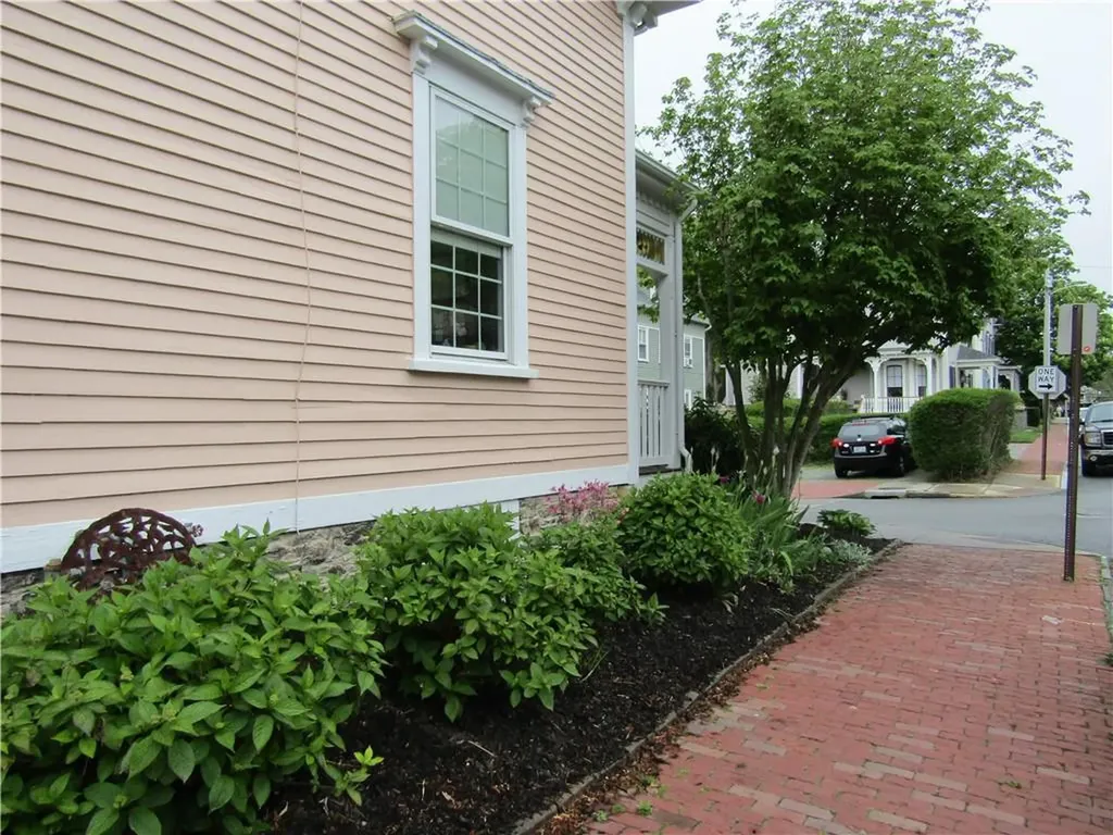 22 Mount Vernon Street Newport RI 02840