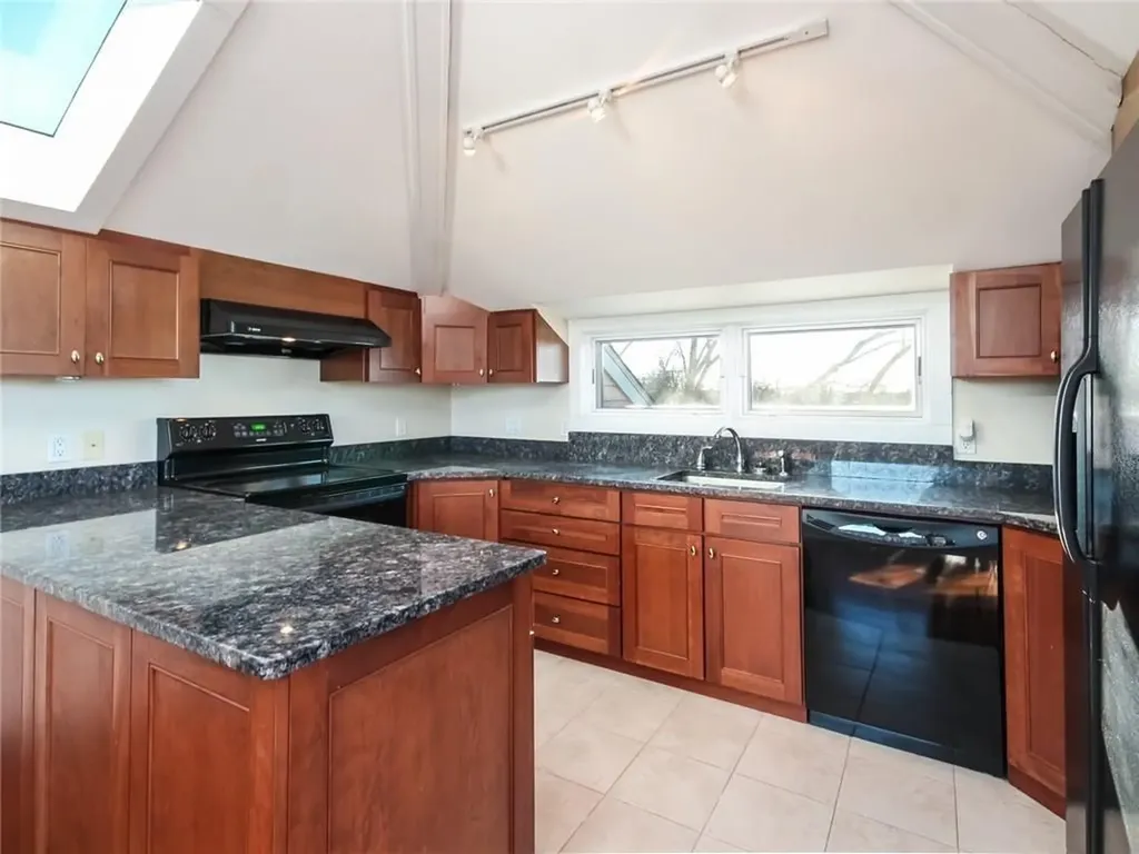22 Mount Vernon Street Newport RI 02840