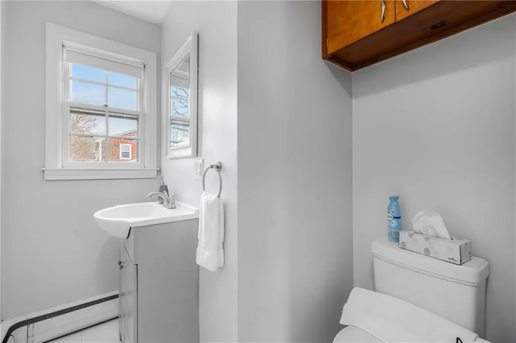 384 Valley Road Middletown RI 02842