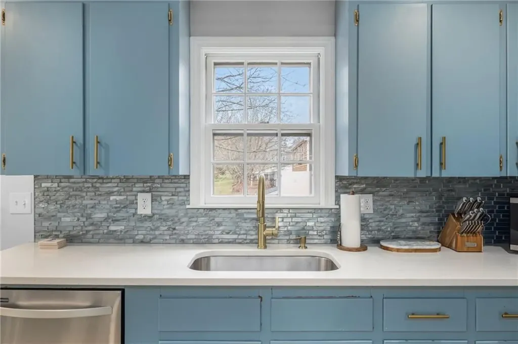 384 Valley Road Middletown RI 02842