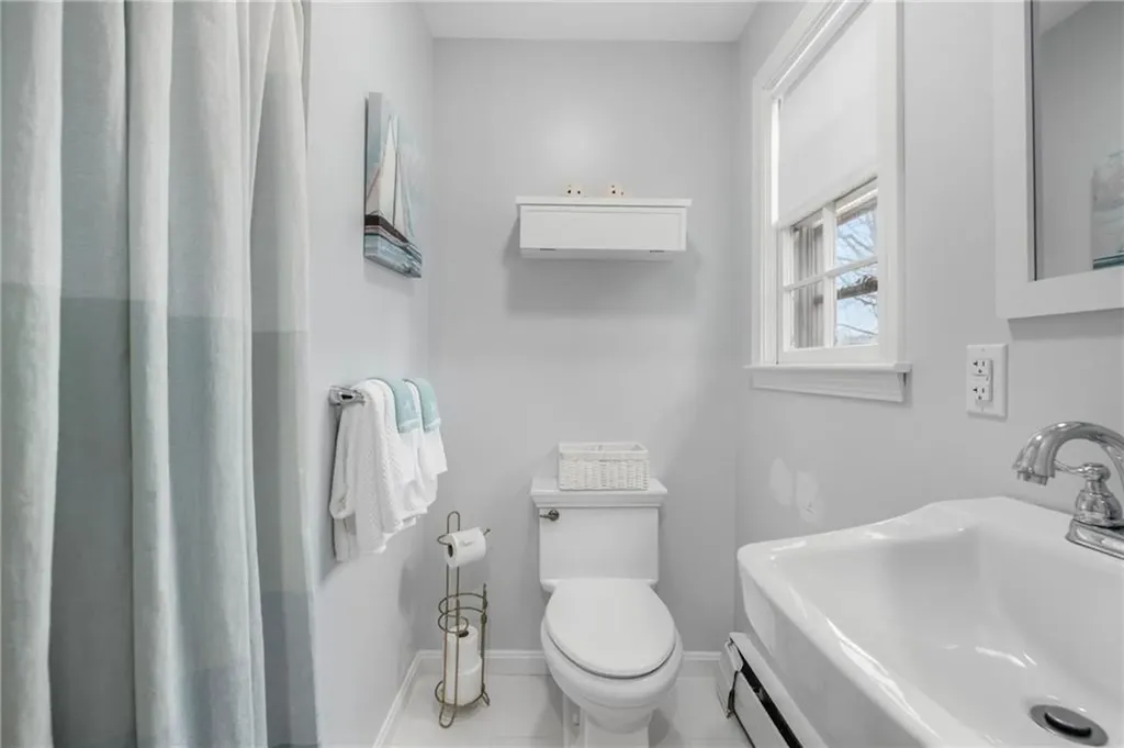 384 Valley Road Middletown RI 02842