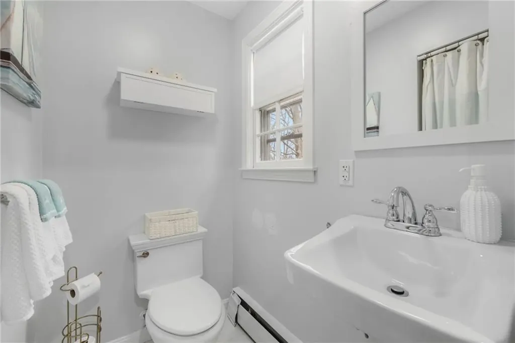 384 Valley Road Middletown RI 02842