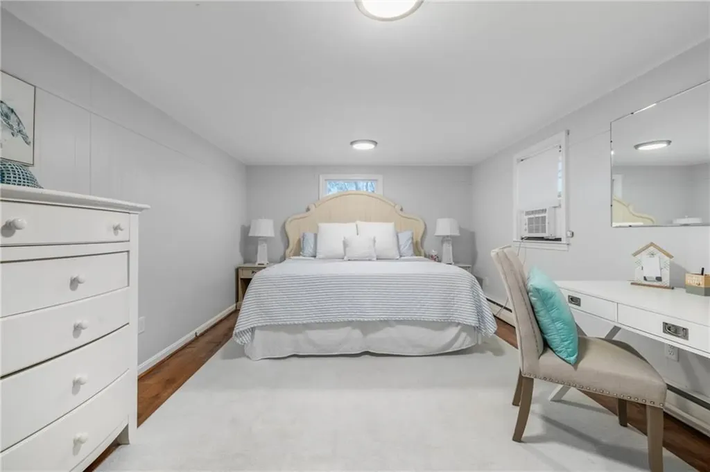 384 Valley Road Middletown RI 02842